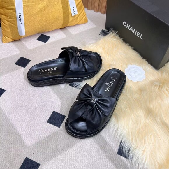 Chanel slippers - Picture 4 of 8